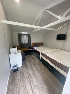 3 Beds including 1 Sofa Bed Garden Chalet unit B, 9 Steles Lane, Rotorua